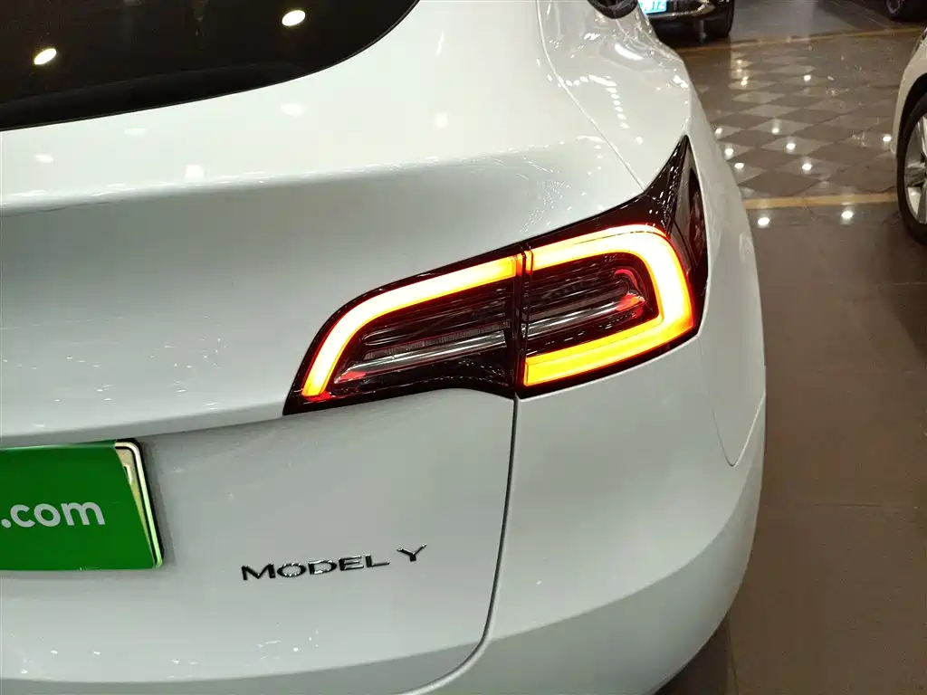 Tesla Model Y 2022 — фото 8