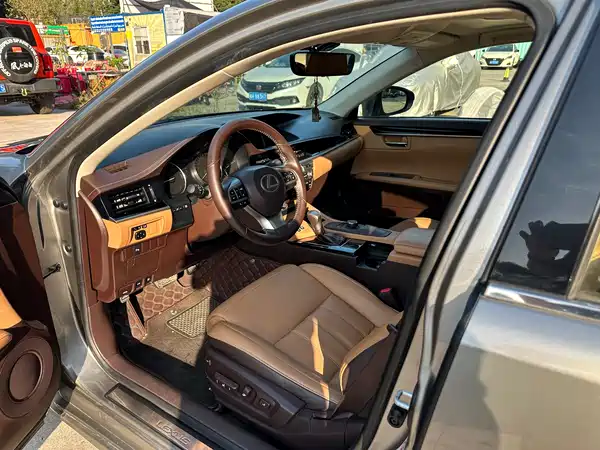 Lexus ES 2015