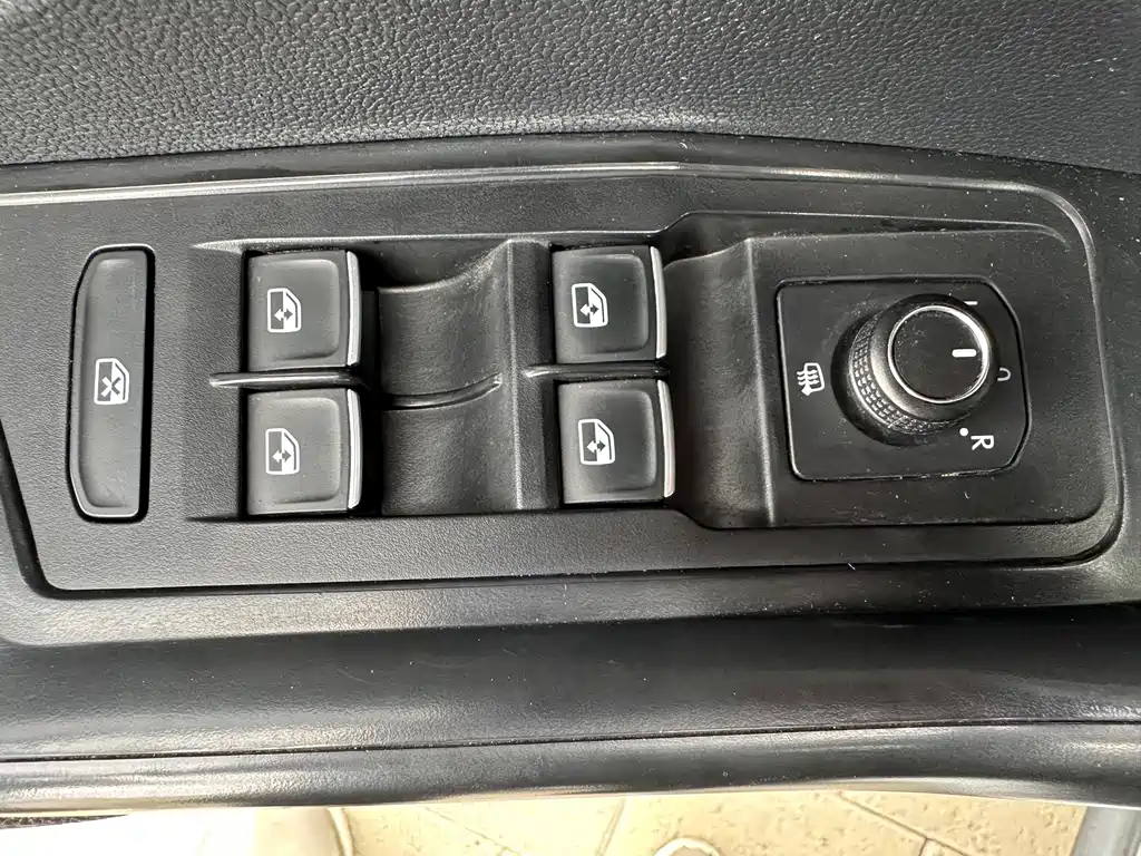 Volkswagen T-Roc 2022 — фото 11