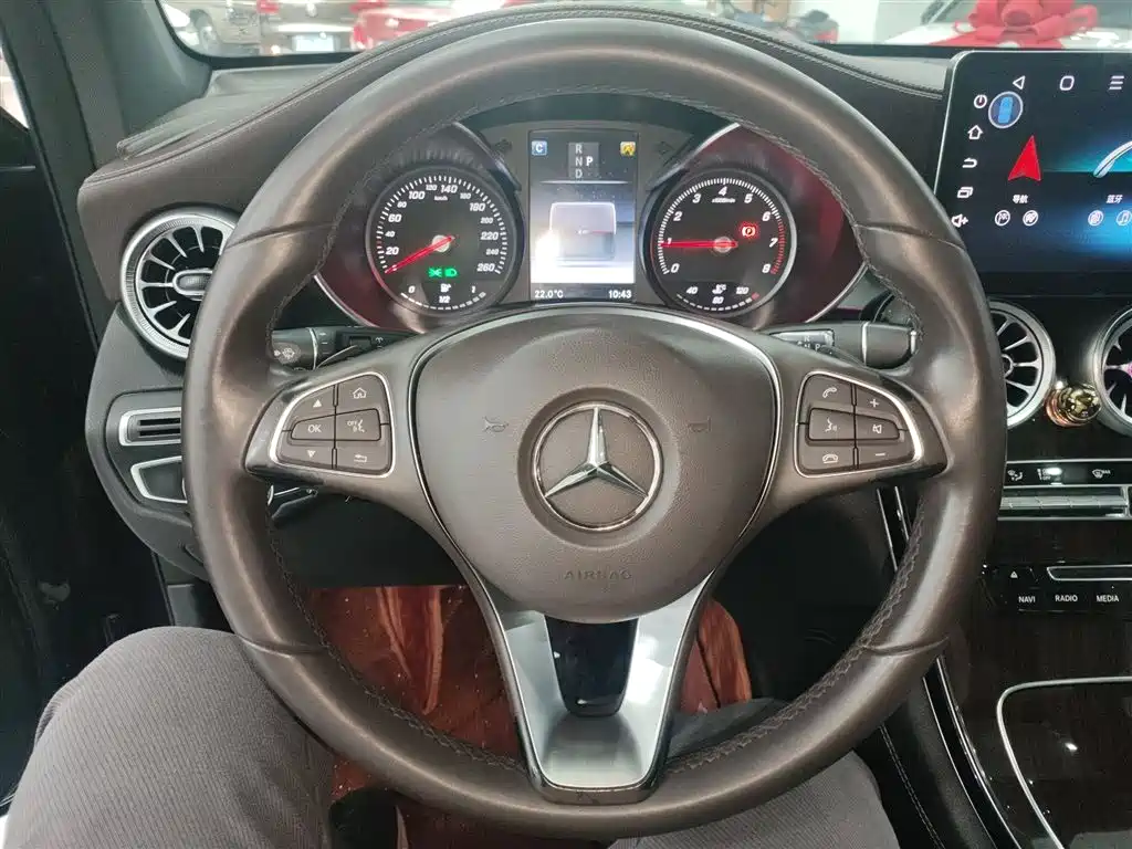 Mercedes-Benz GLC 2016 — фото 11