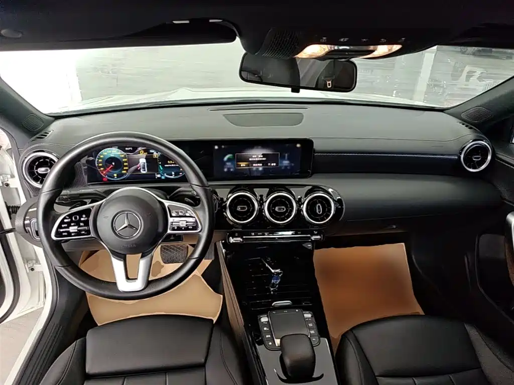Mercedes-Benz A-Class 2023 — фото 10
