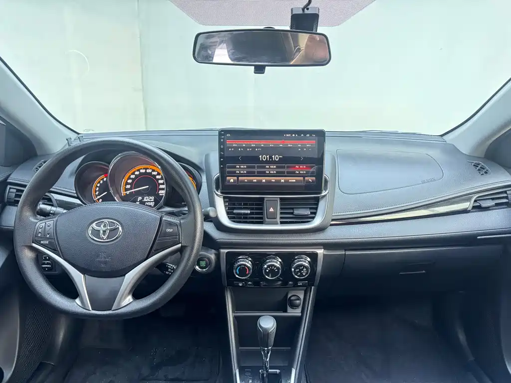 Toyota Yaris L 2023 — фото 15