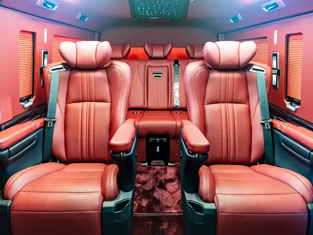 Toyota Hiace — фото 9