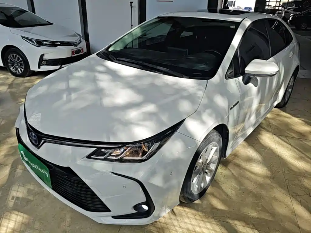 Toyota Corolla 2023 — фото 2