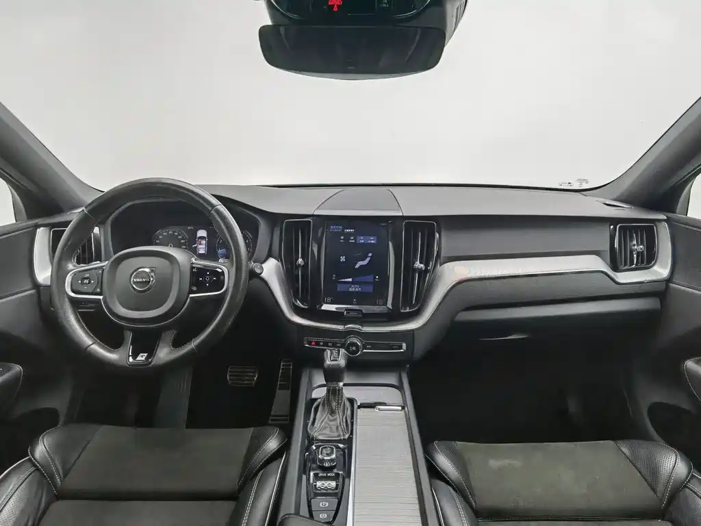 Volvo XC60 2018 — фото 5