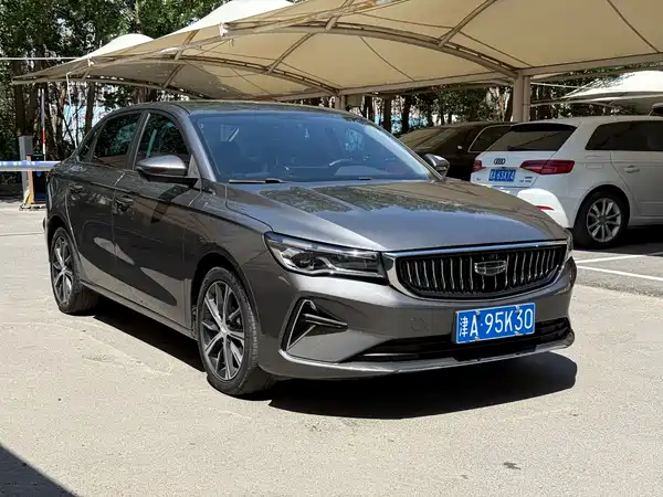 Geely Emgrand 2022