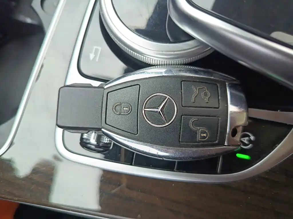 Mercedes-Benz GLC 2018 — фото 17