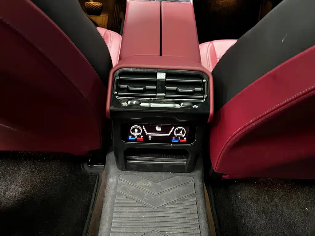 BMW 5 Series 2025 — фото 17