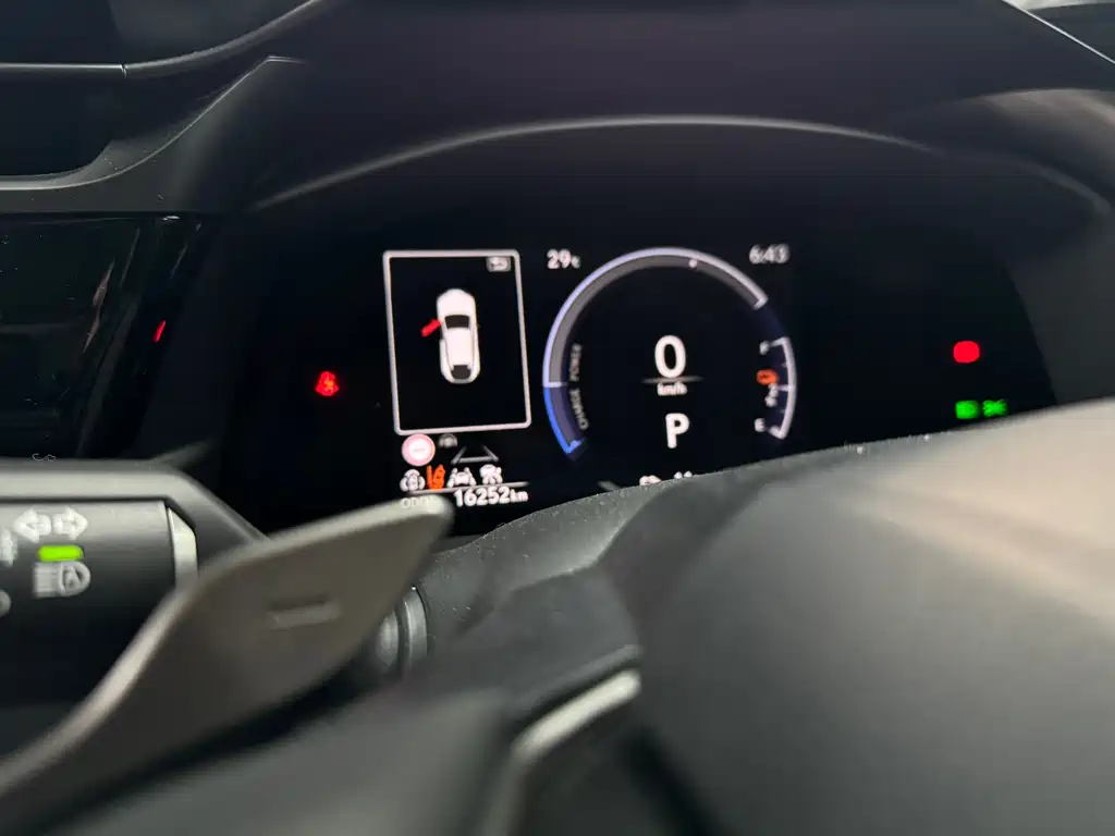 Lexus RZ 2023 — фото 15