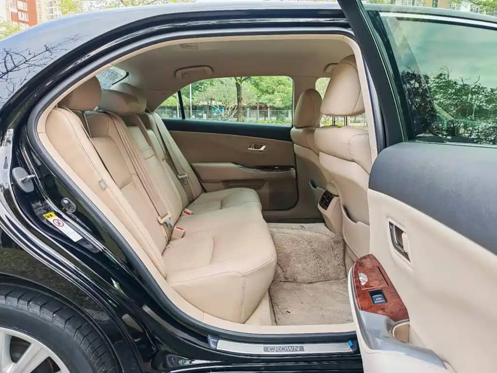 Toyota Crown 2014 — фото 10