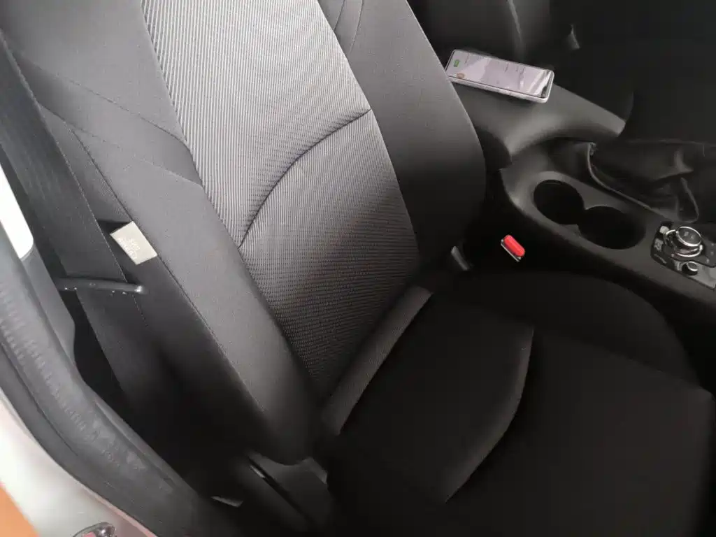 Mazda 3 Axela 2018 — фото 16