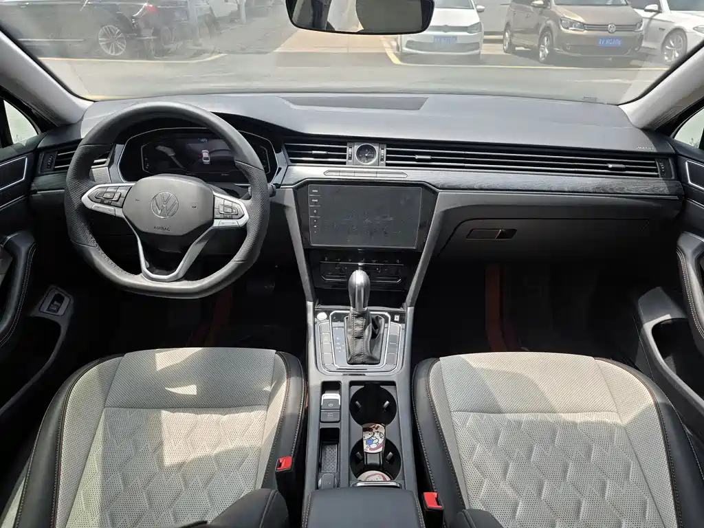 Volkswagen Magotan 2025