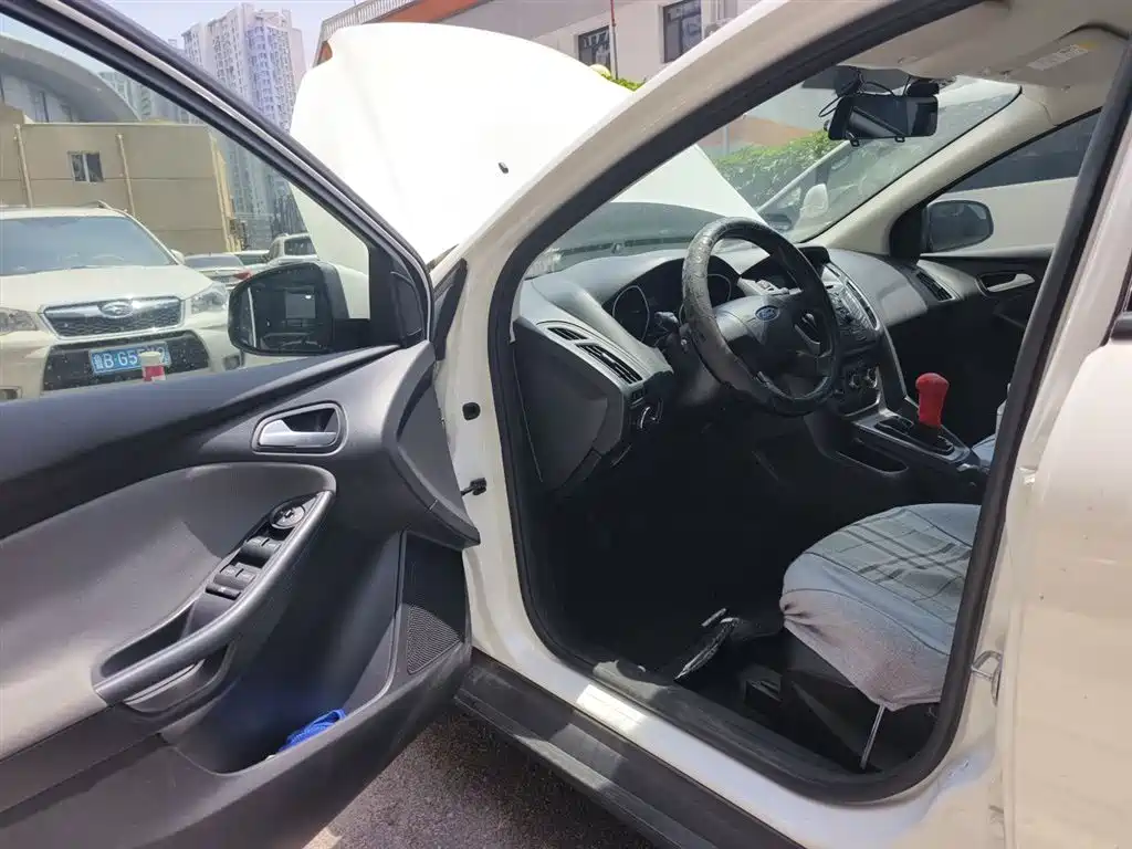 Ford Focus 2015 — фото 12
