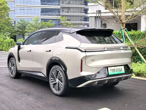 Lynk & Co 08 EM-P 2024