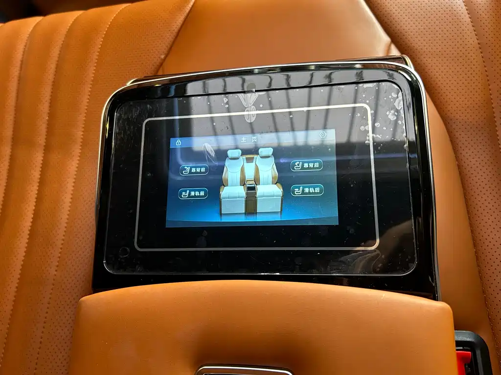 Mercedes-Benz V-Class 2023 — фото 23