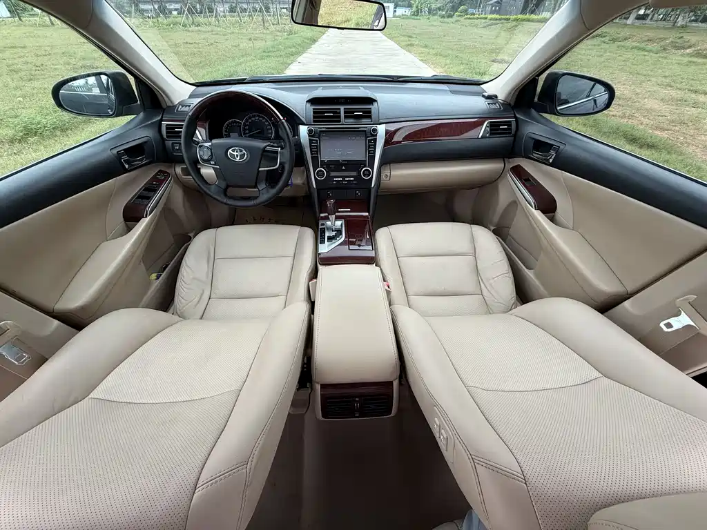 Toyota Camry 2013 — фото 14
