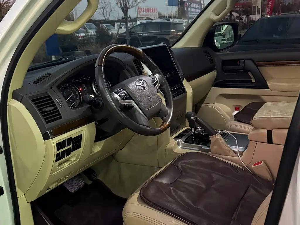 Toyota Land Cruiser 2017 — фото 7
