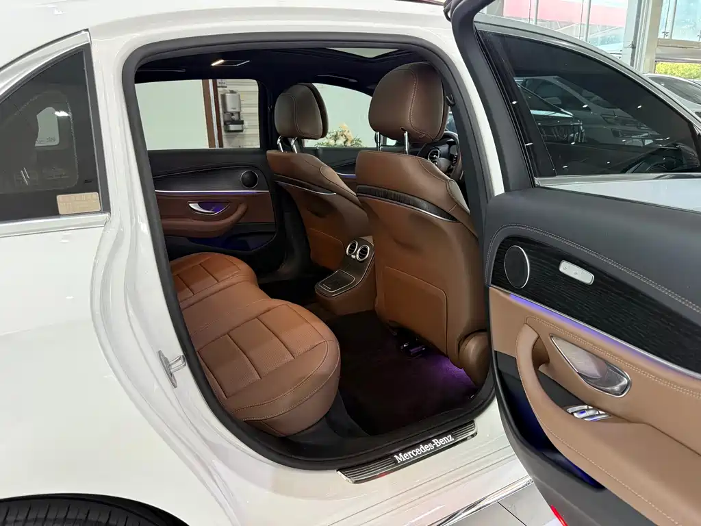 Mercedes-Benz E-Class 2023 — фото 10