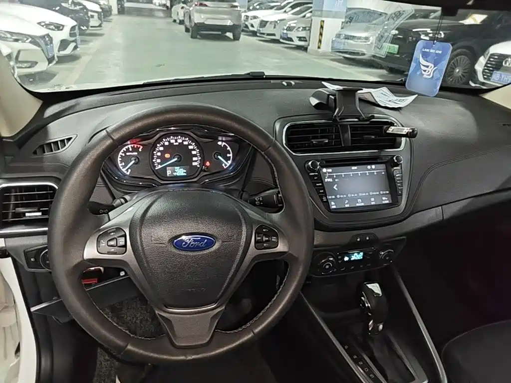 Ford Escort 2015 — фото 10