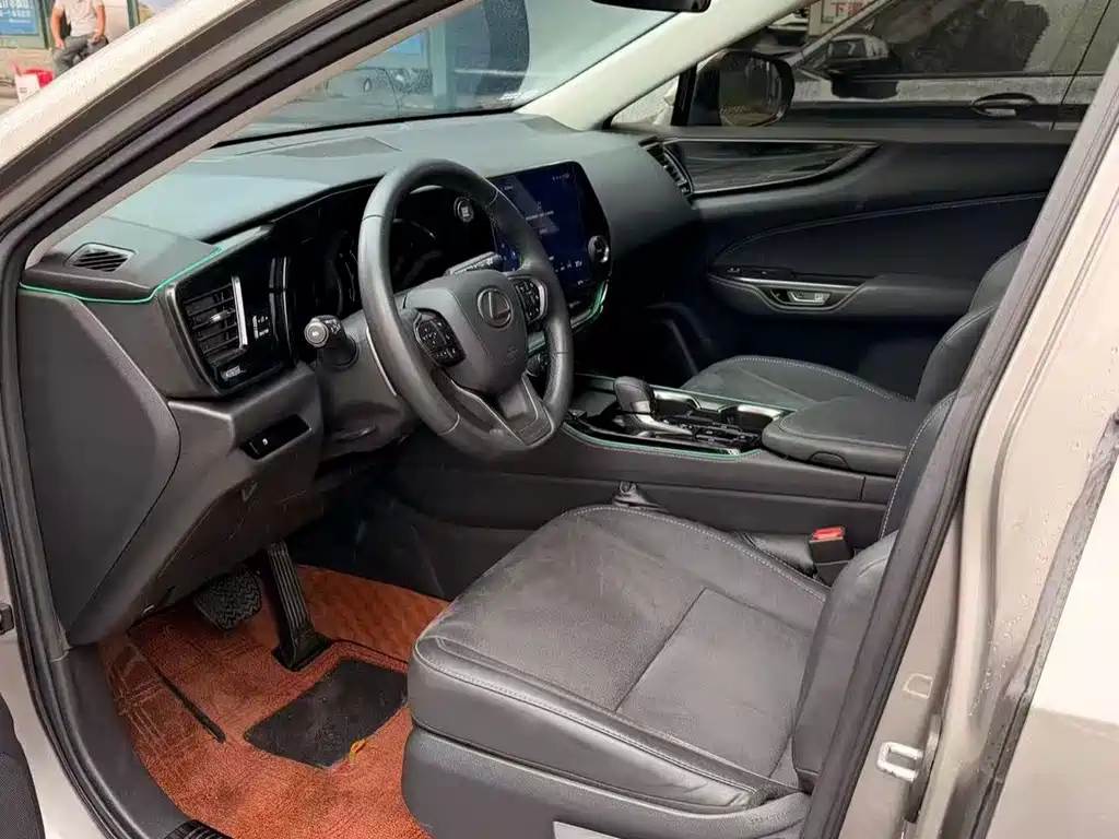 Lexus NX 2024