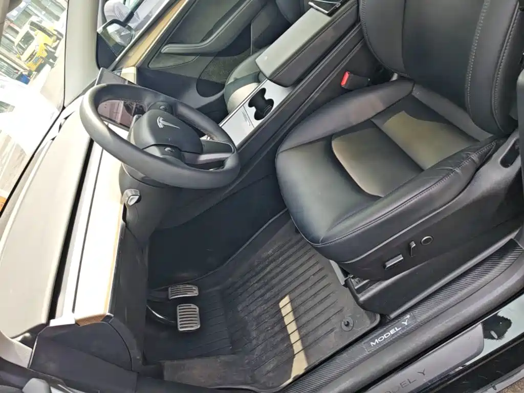 Tesla Model Y 2023 — фото 15