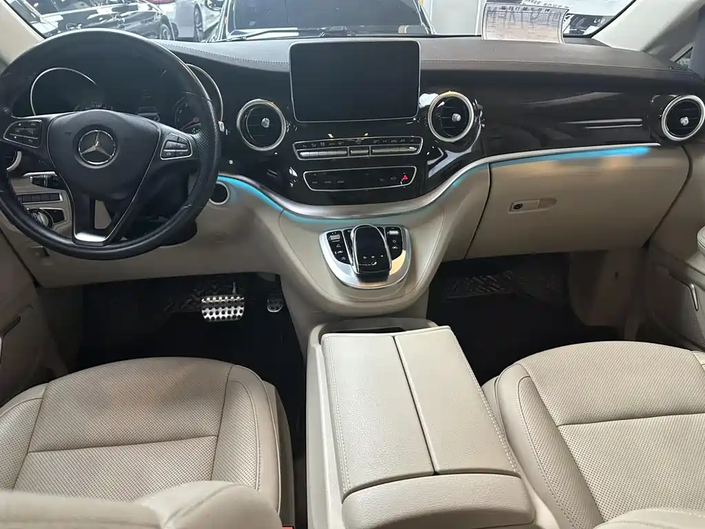 Mercedes-Benz V-Class 2020 — фото 8