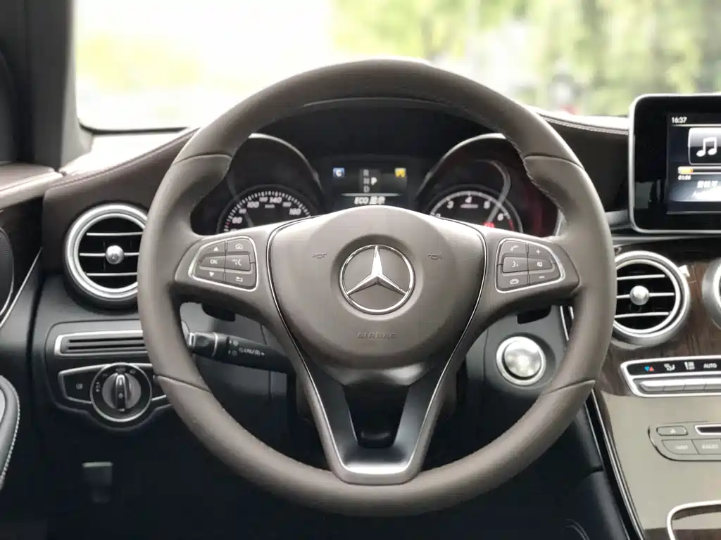 Mercedes-Benz GLC 2017 — фото 9