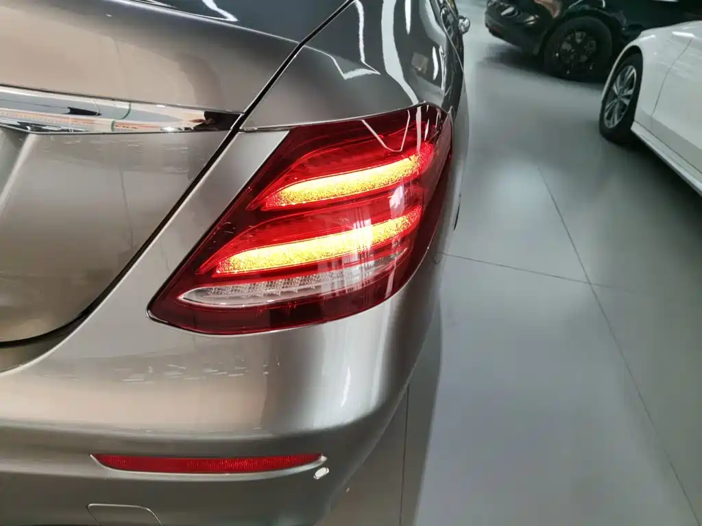 Mercedes-Benz E-Class 2017 — фото 24