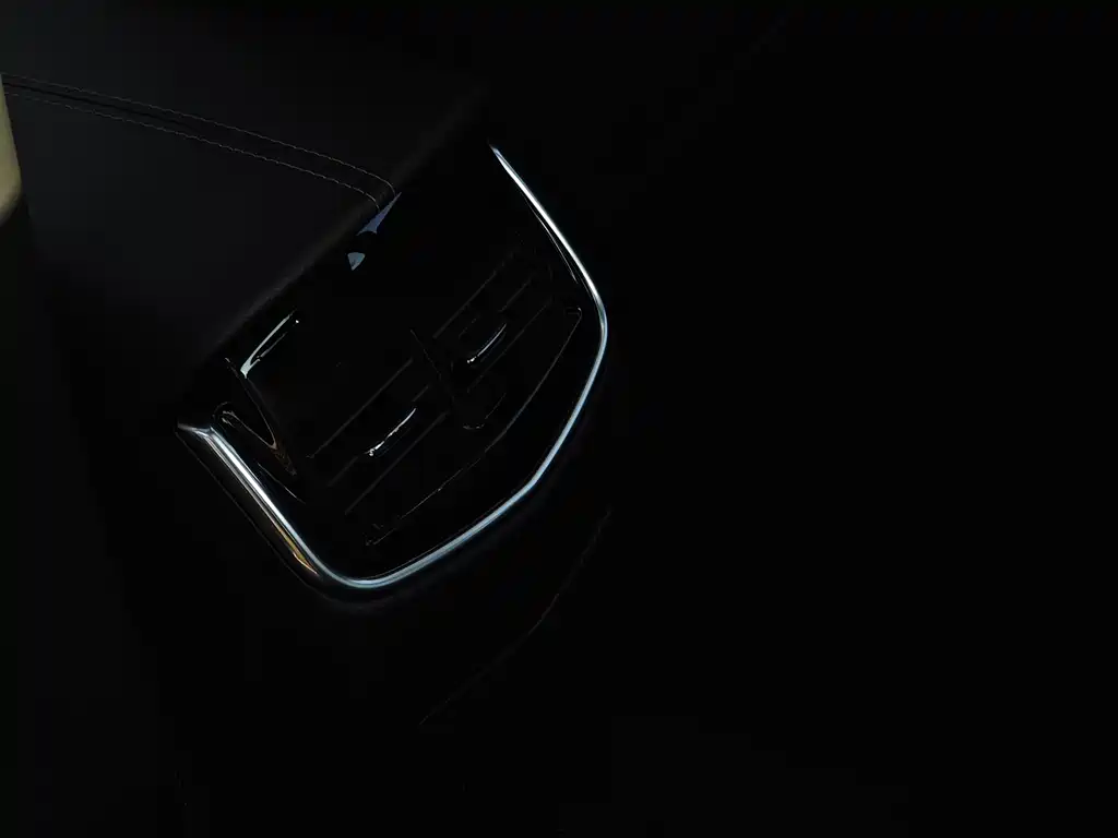 Cadillac XTS 2018 — фото 12