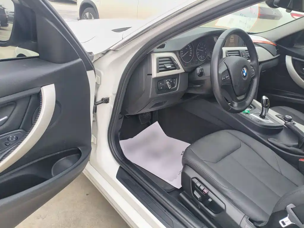 BMW 3 Series 2015 — фото 12