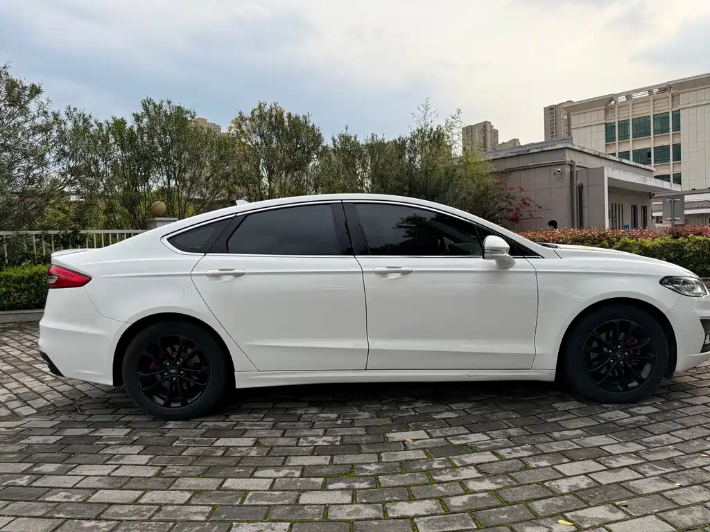 Ford Mondeo 2019 — фото 11