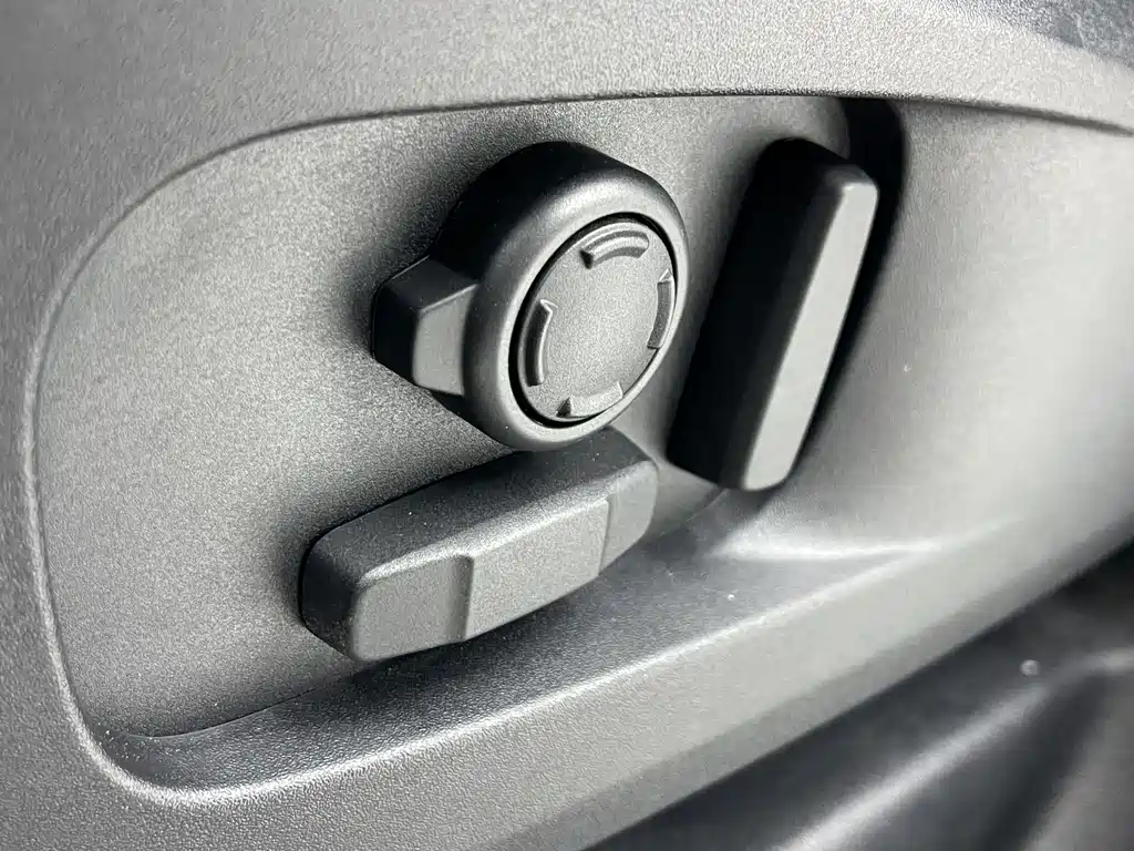Land Rover Defender 2022 — фото 16