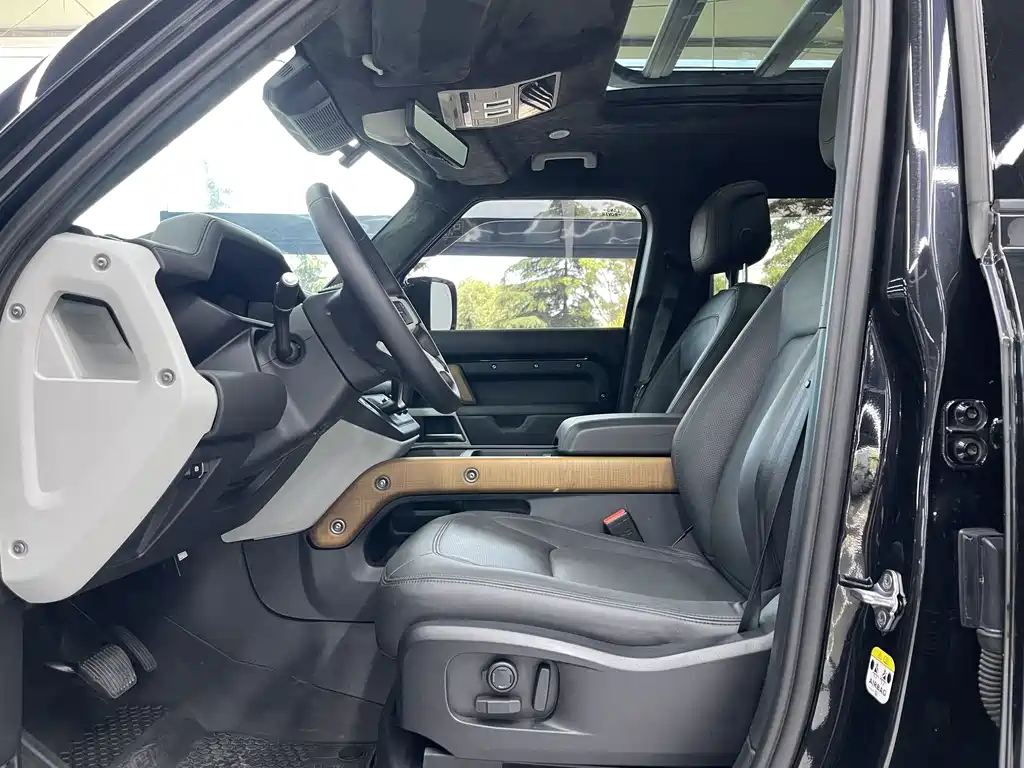 Land Rover Defender 2022 — фото 18