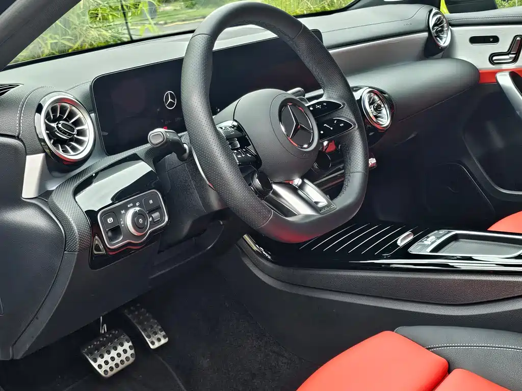 Mercedes-Benz A-Class AMG 2025 — фото 4