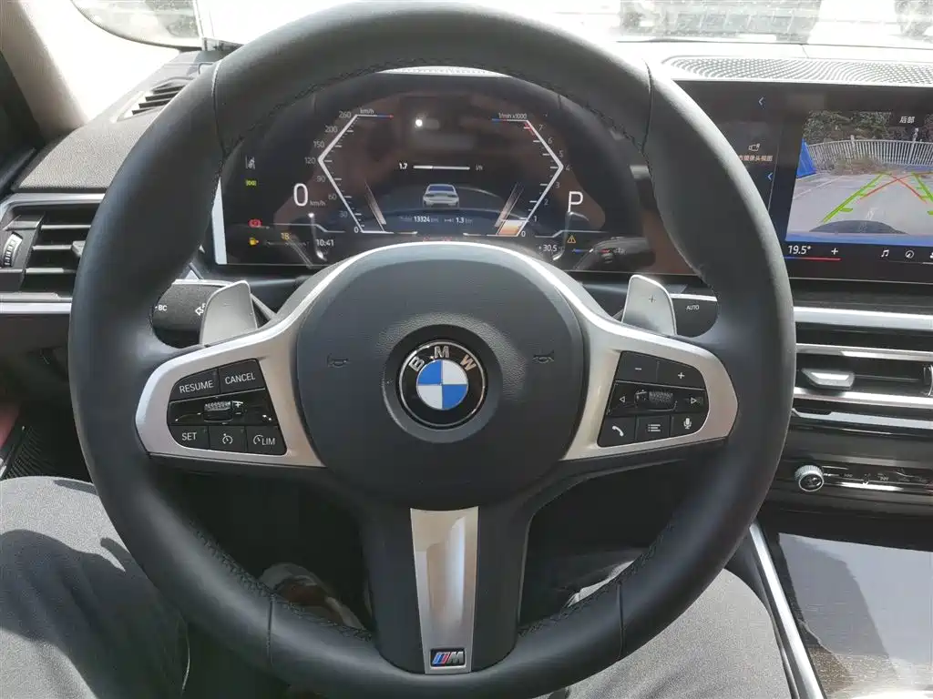 BMW 3 Series 2025 — фото 11
