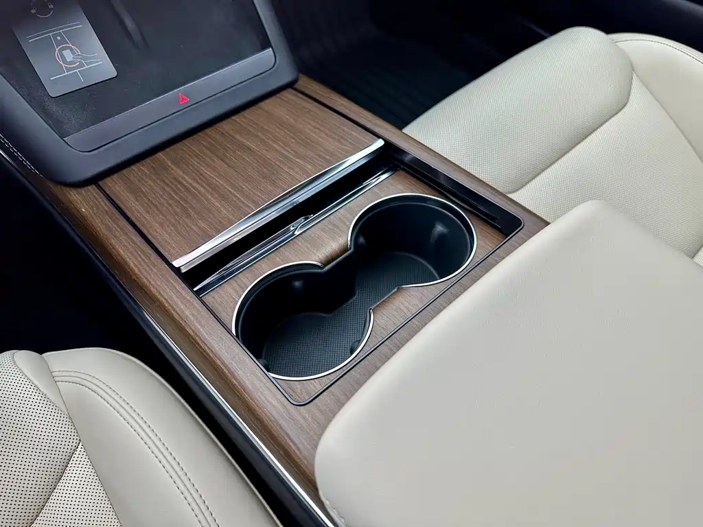 Tesla Model S 2023 — фото 18