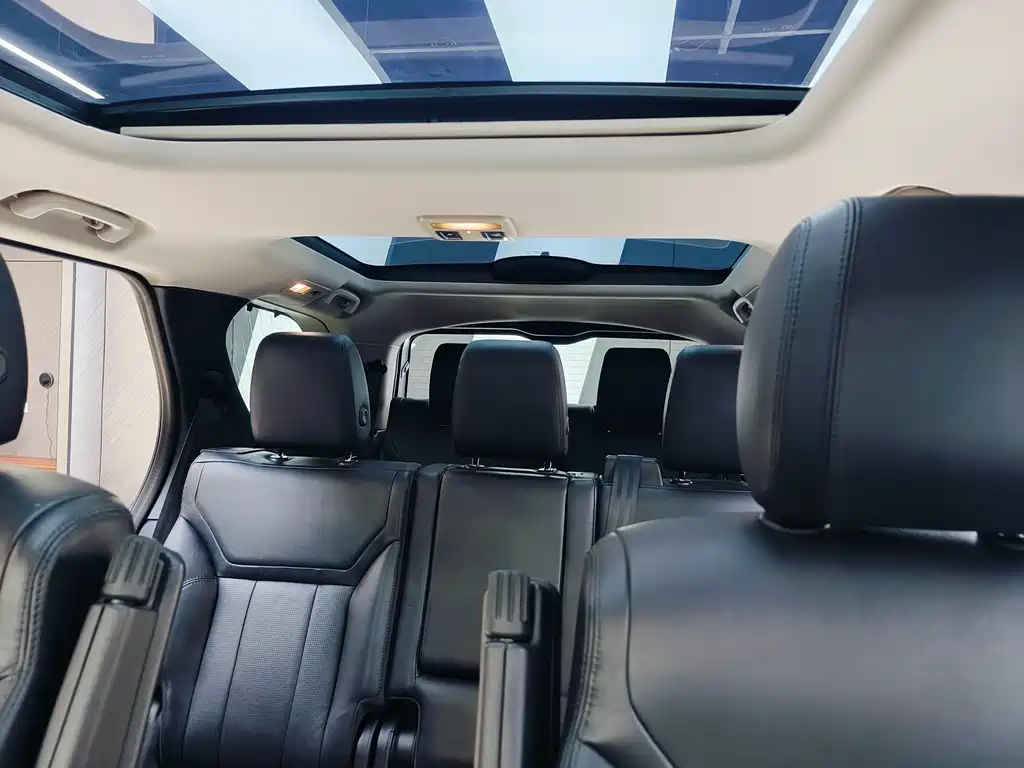 Land Rover Discovery 2019 — фото 15