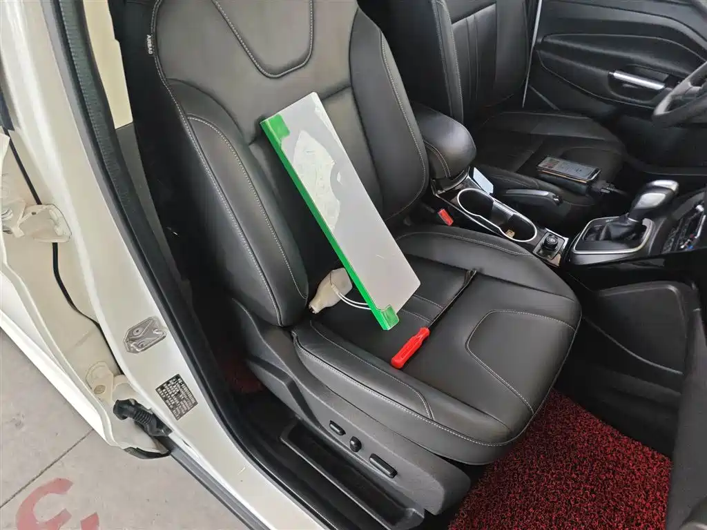Ford Kuga 2016 — фото 25