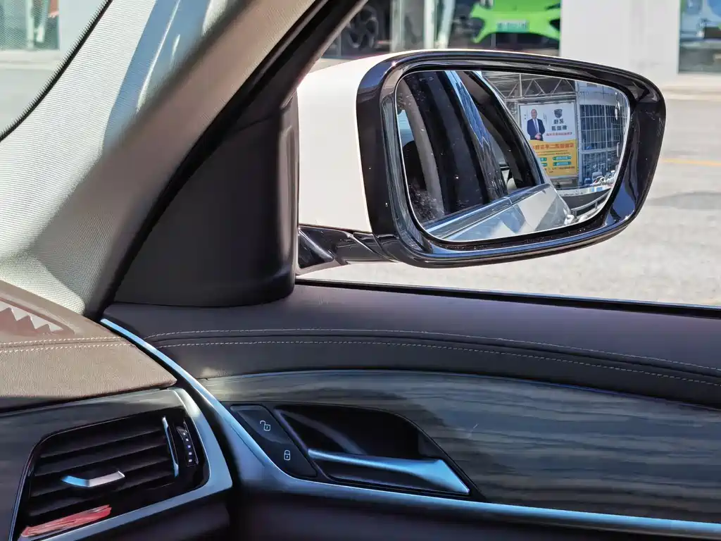 BMW 5 Series New Energy 2019 — фото 18