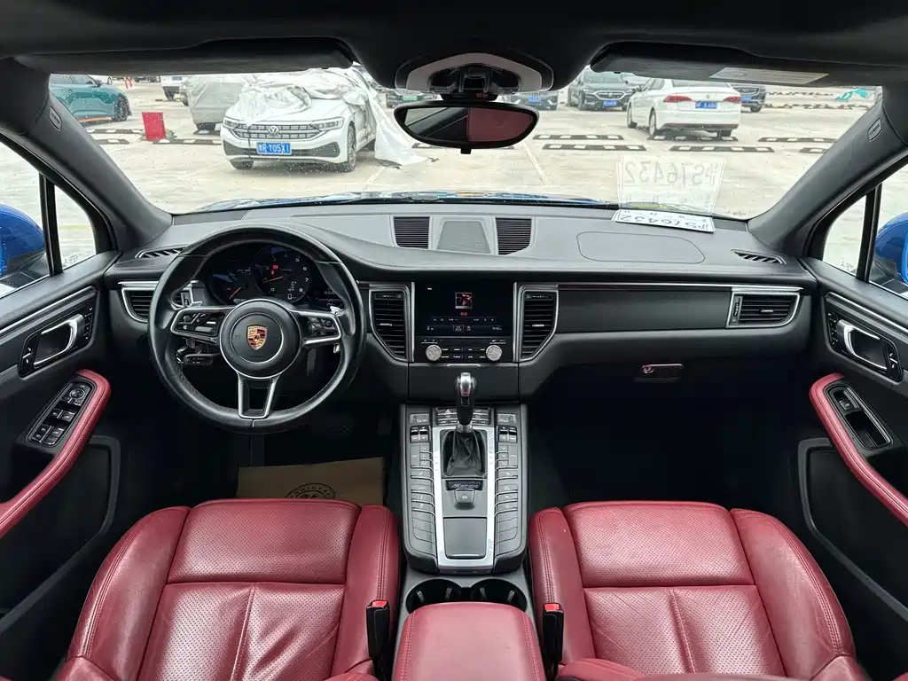 Porsche Macan 2017 — фото 11