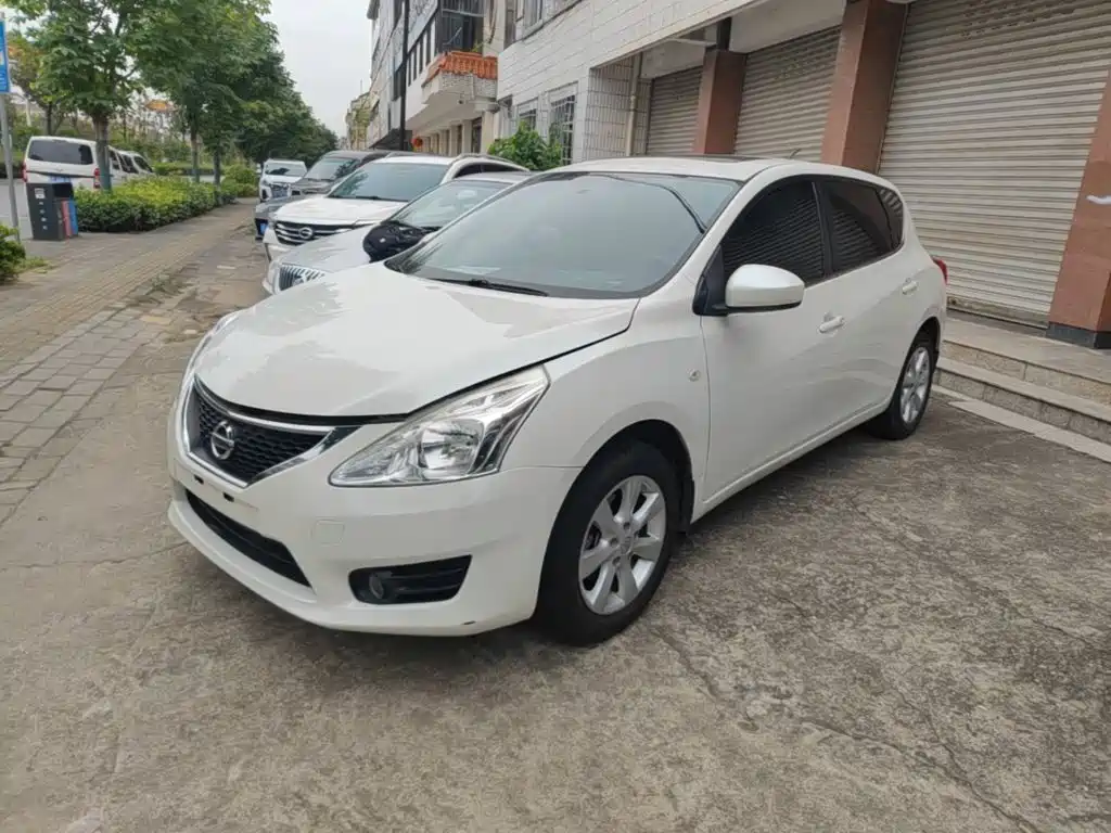 Nissan Tiida 2015