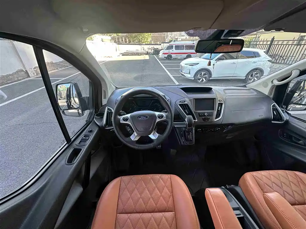Ford Tourneo 2023 — фото 11