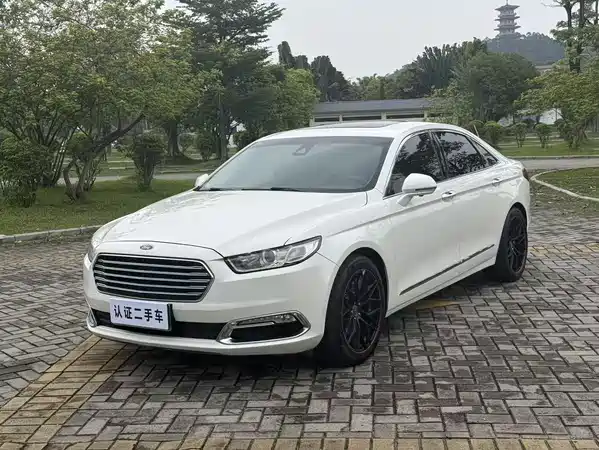 Ford Taurus 2015