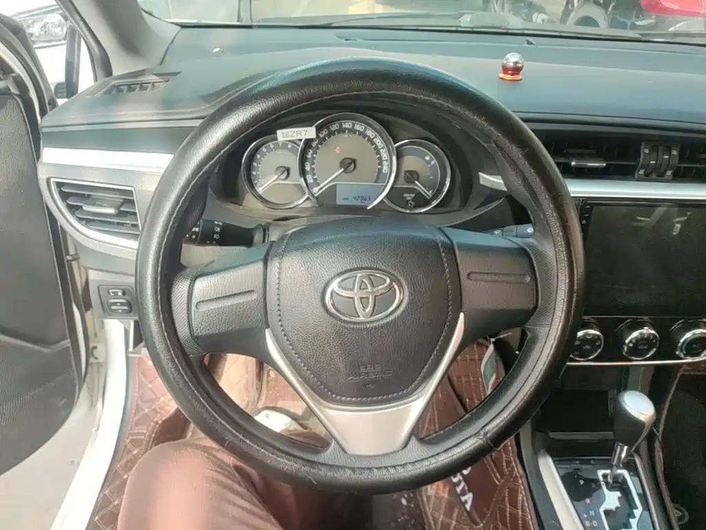Toyota Corolla 2018 — фото 11