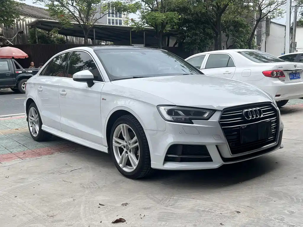 Audi A3 2019 — фото 2