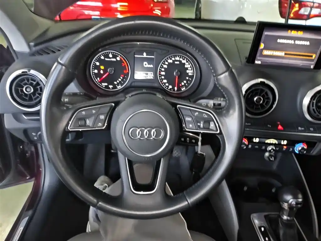 Audi A3 2019 — фото 11