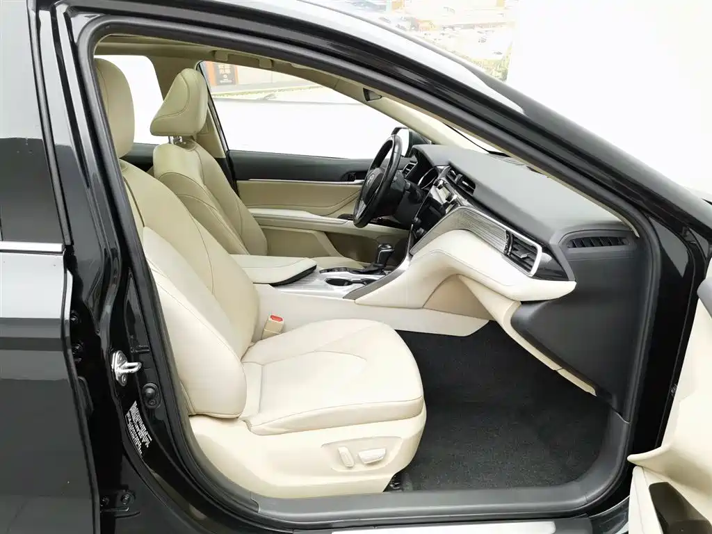 Toyota Camry 2019 — фото 23