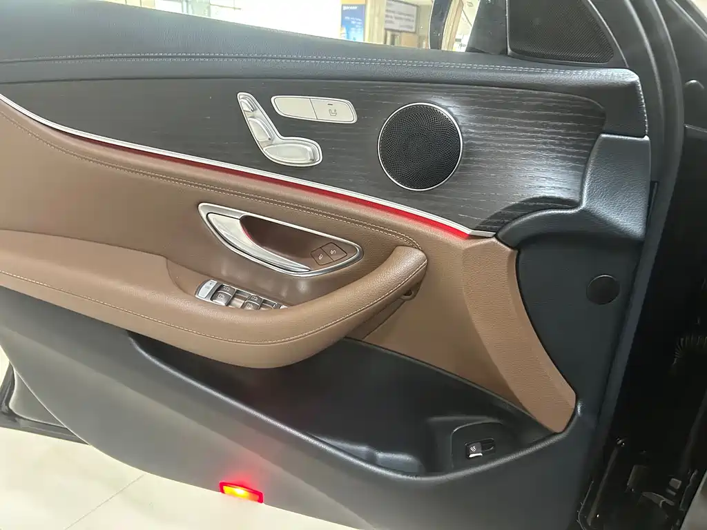 Mercedes-Benz E-Class 2020 — фото 15