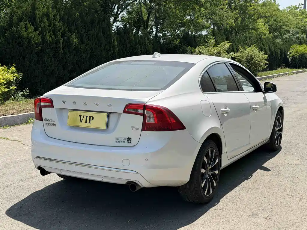Volvo S60 2019 — фото 10