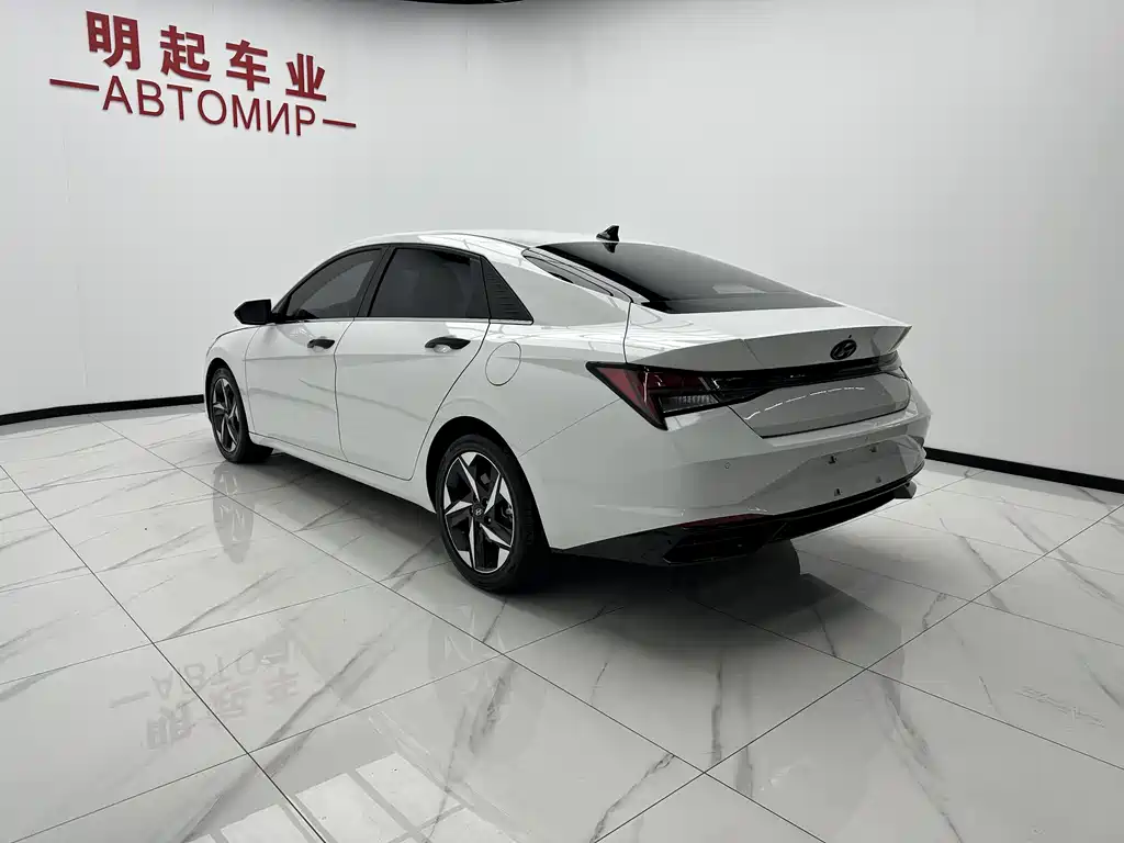 Hyundai Elantra 2023 — фото 8